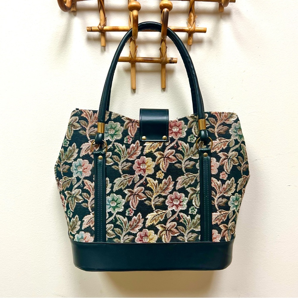 🌟HOST PICK!🌟 60s Vintage 🌸 Leatherette & Floral Tapestry Handbag - Picture 4 of 6